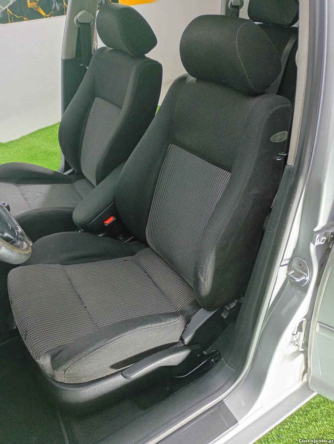 Volkswagen Golf 1.9 TDi Highline — fotografia 11