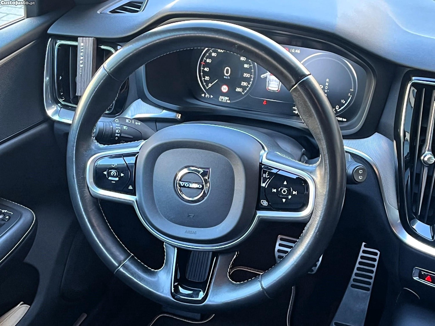 Volvo V60 2.0 T6 AWD TE R-Design Expression — fotografia 5
