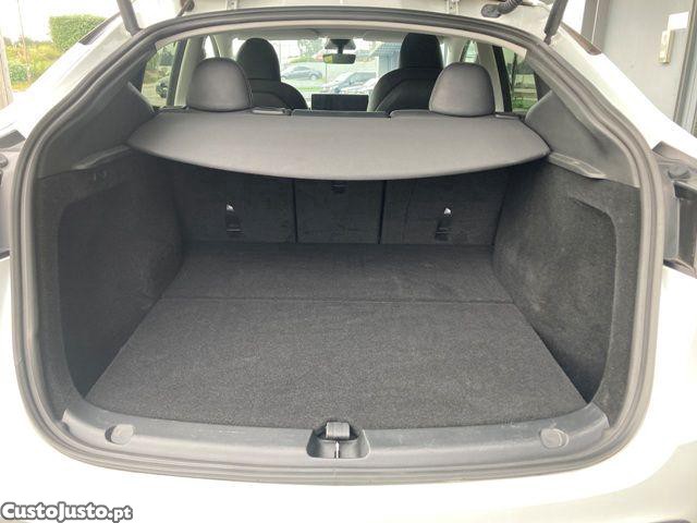 Tesla Model Y Long Range Dual Moto — fotografia 3