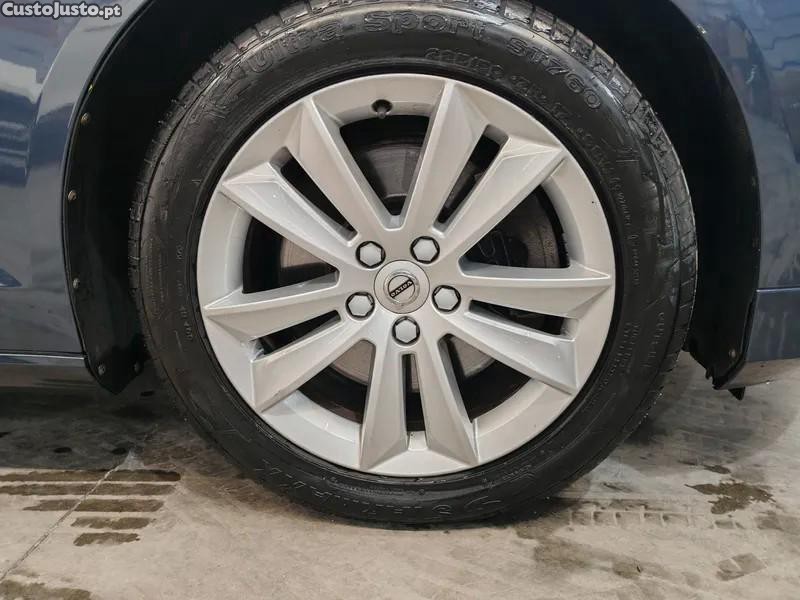 Volvo V60 2.0 B4 Momentum Gear — fotografia 3