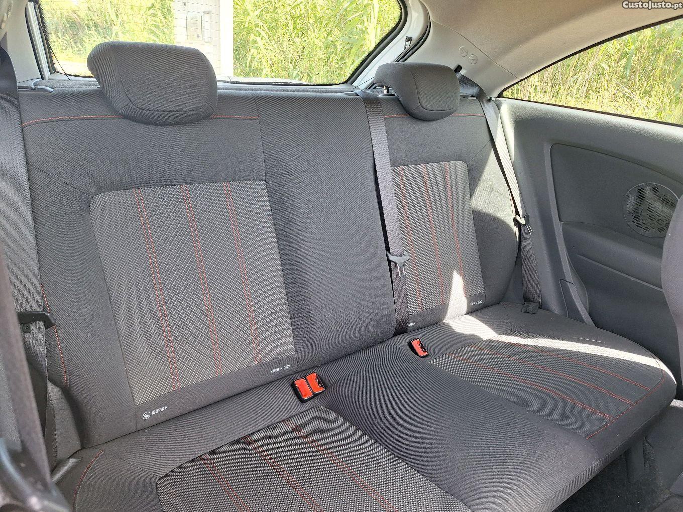 Opel Corsa D 1.3 CDTi Black Edition — fotografia 2