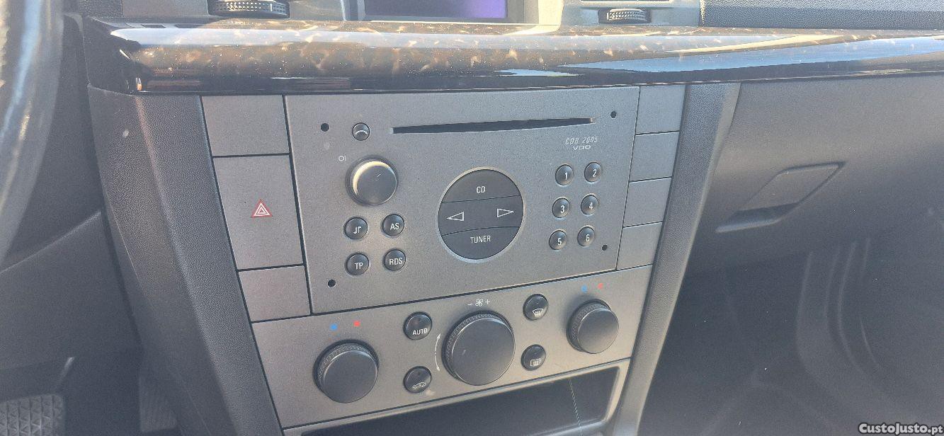 Opel Signum 2.2 DTi — fotografia 5