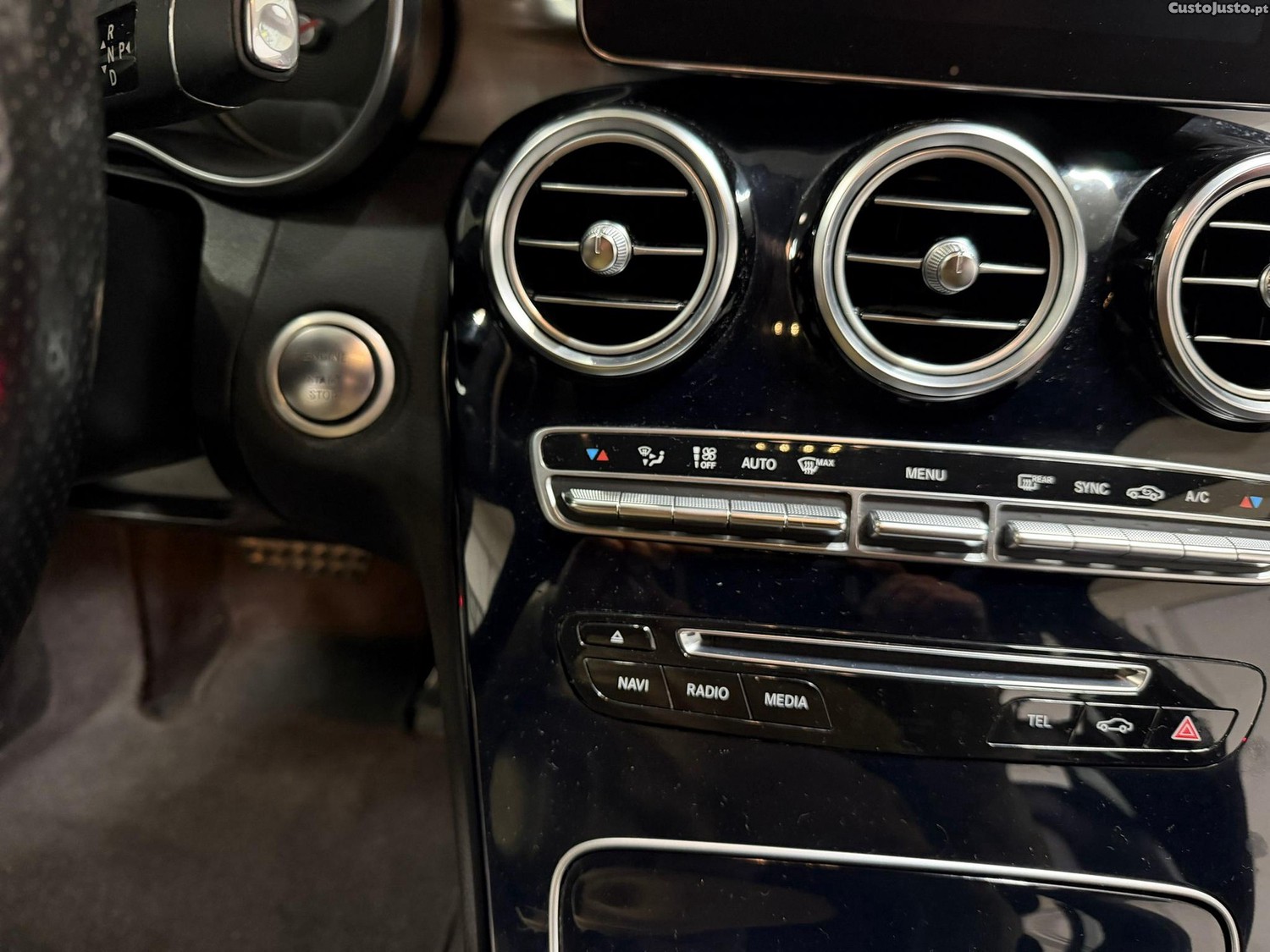 Mercedes-Benz C 300 h AMG Line — fotografia 15