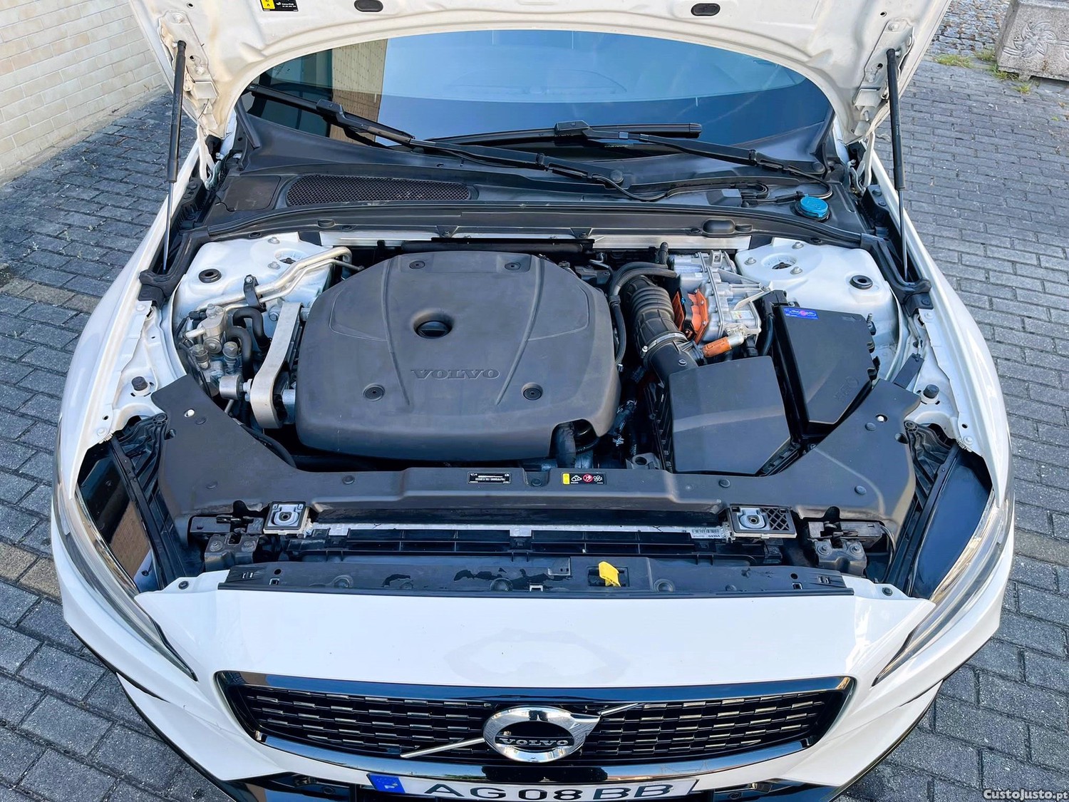 Volvo V60 2.0 T6 AWD TE R-Design Expression — fotografia 2