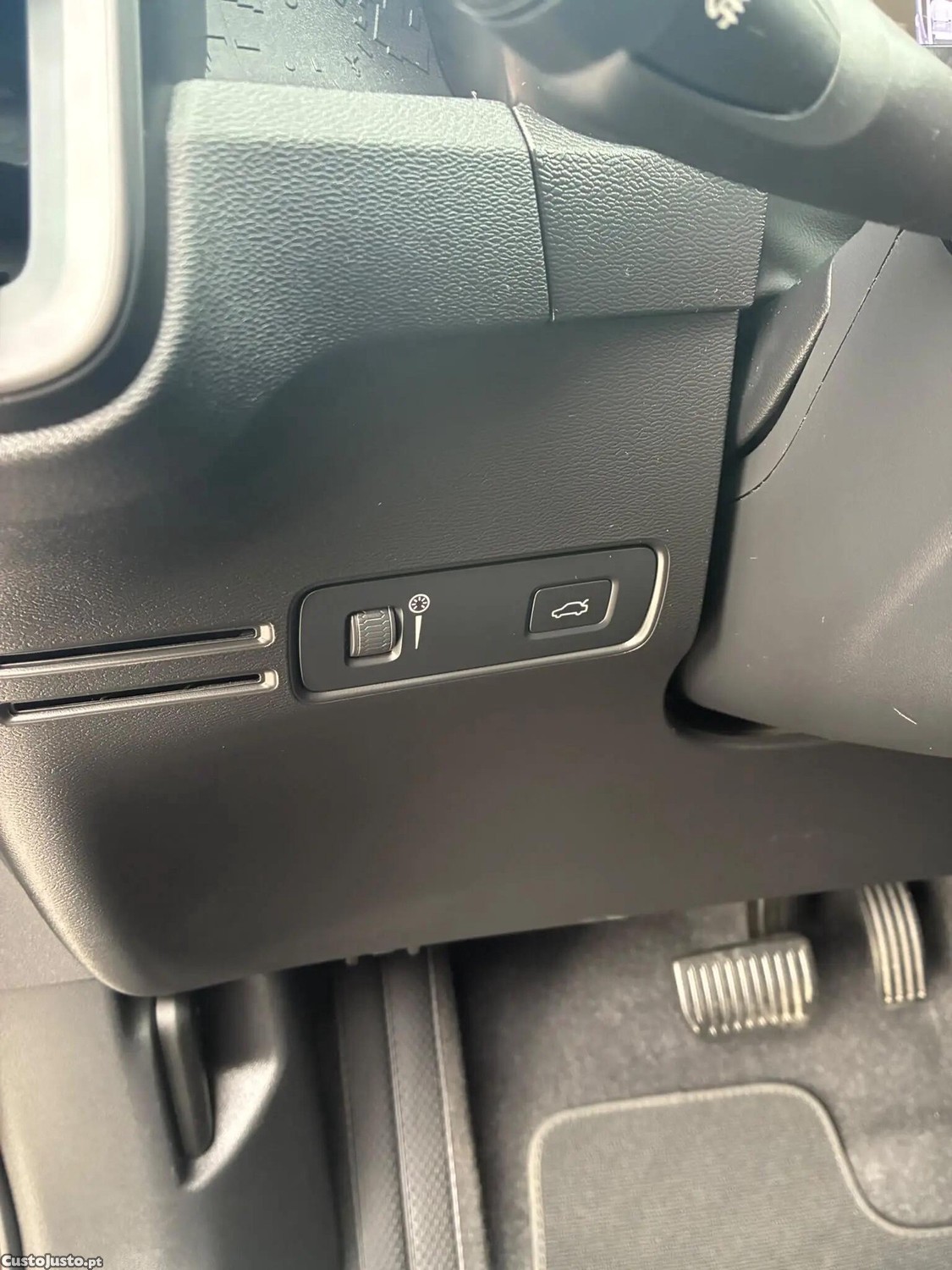 Volvo XC 40 1.5 T2 Momentum Plus Geartronic — fotografia 19