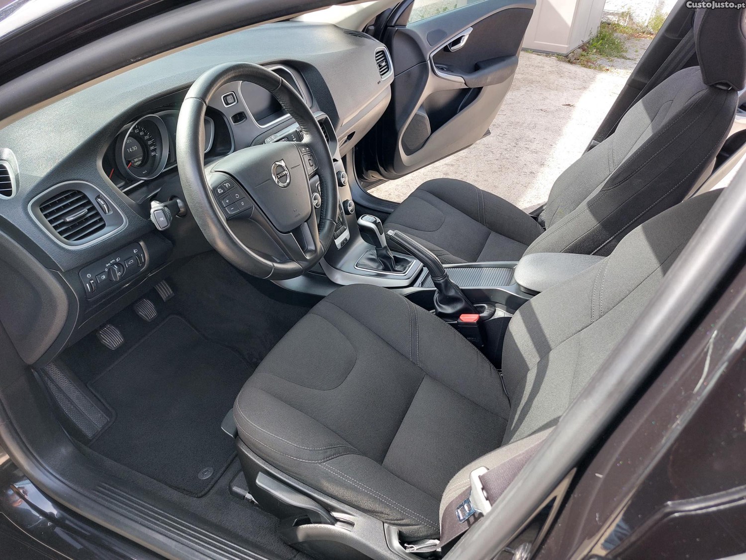 Volvo V40 2.0 d2 120cv, 6.v, muito bom — fotografia 11