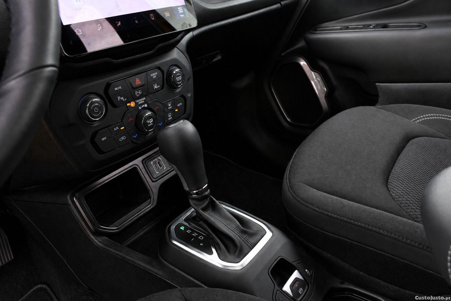Jeep Renegade 1.5 TG e-Hybrid Altitude DCT — fotografia 8