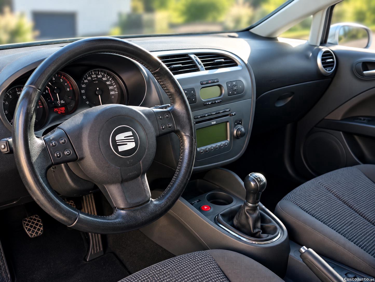 SEAT Leon 1.9 TDI ECOMOTIVE — fotografia 2