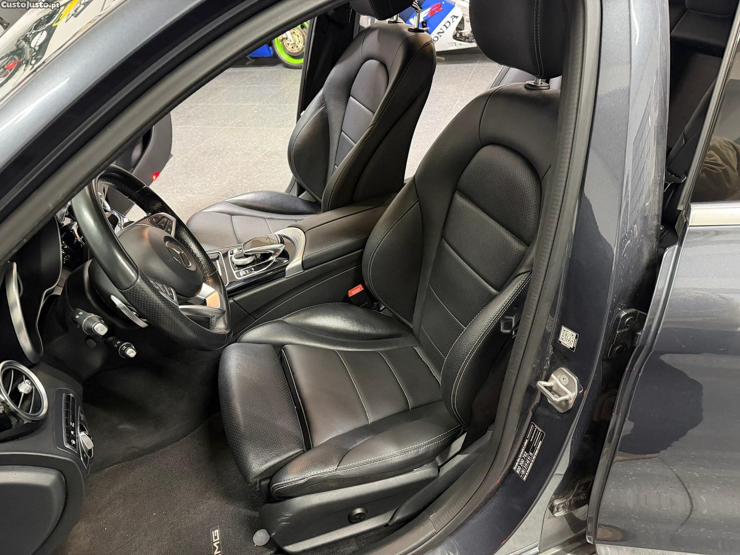Mercedes-Benz C 300 h AMG Line — fotografia 8