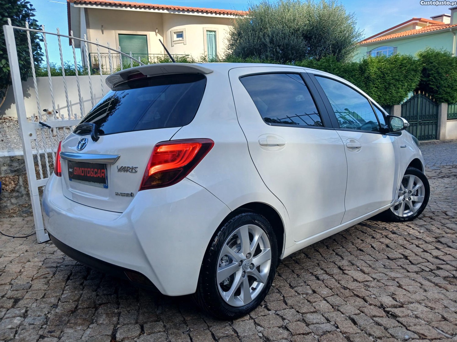 Toyota Yaris exclusive — photo 4