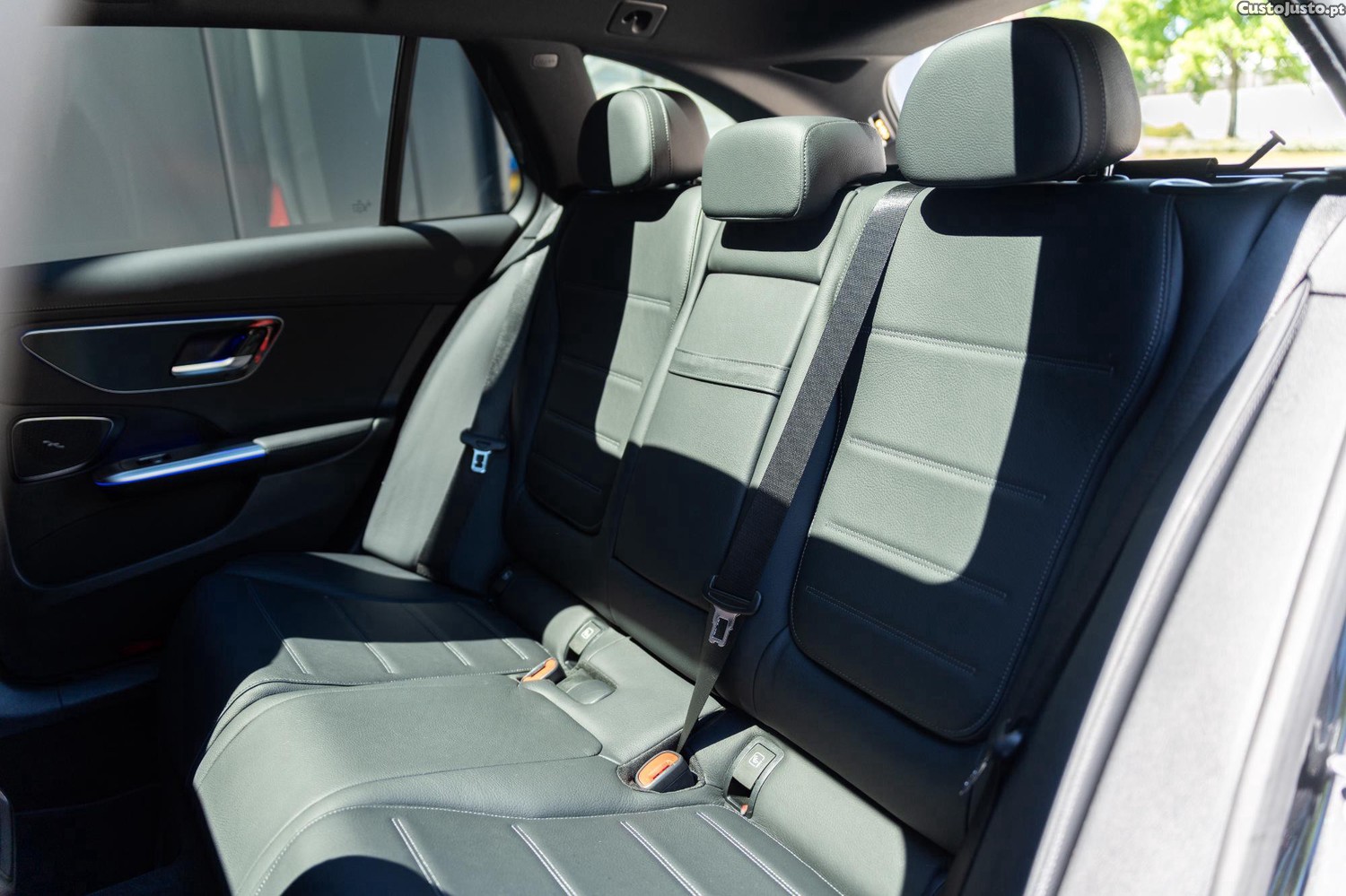 Mercedes-Benz C 300 e T 9G-TRONIC AMG Line — fotografia 13