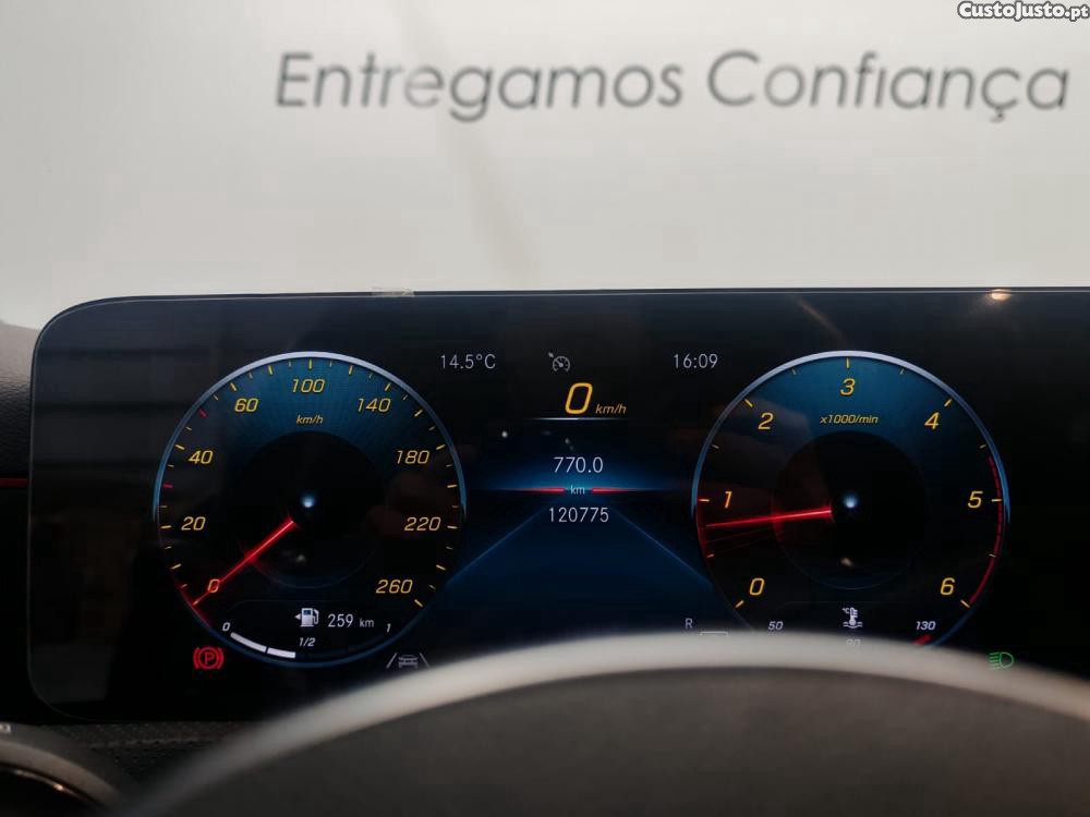 Mercedes-Benz A 180 d AMG Line Aut. — fotografia 11