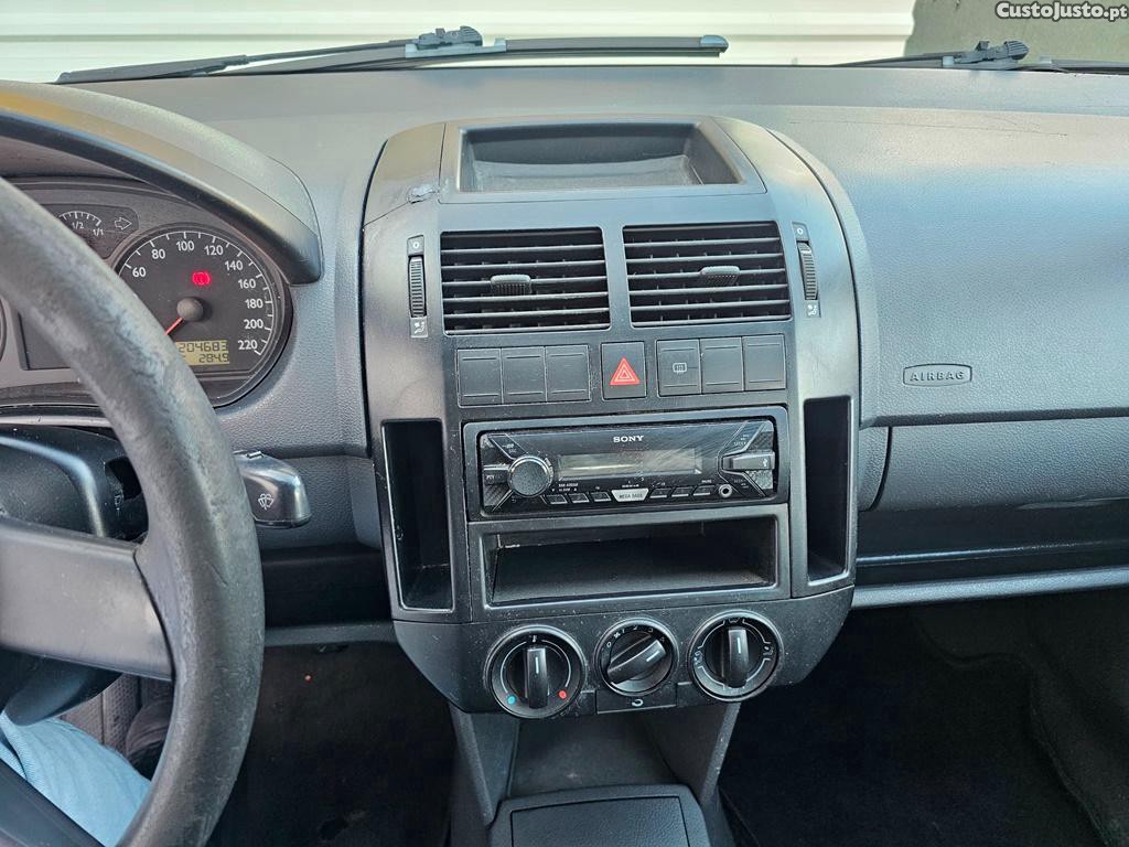 Volkswagen Polo 1.2i 16v 65Cv 200.000Km 06/2002 — fotografia 3