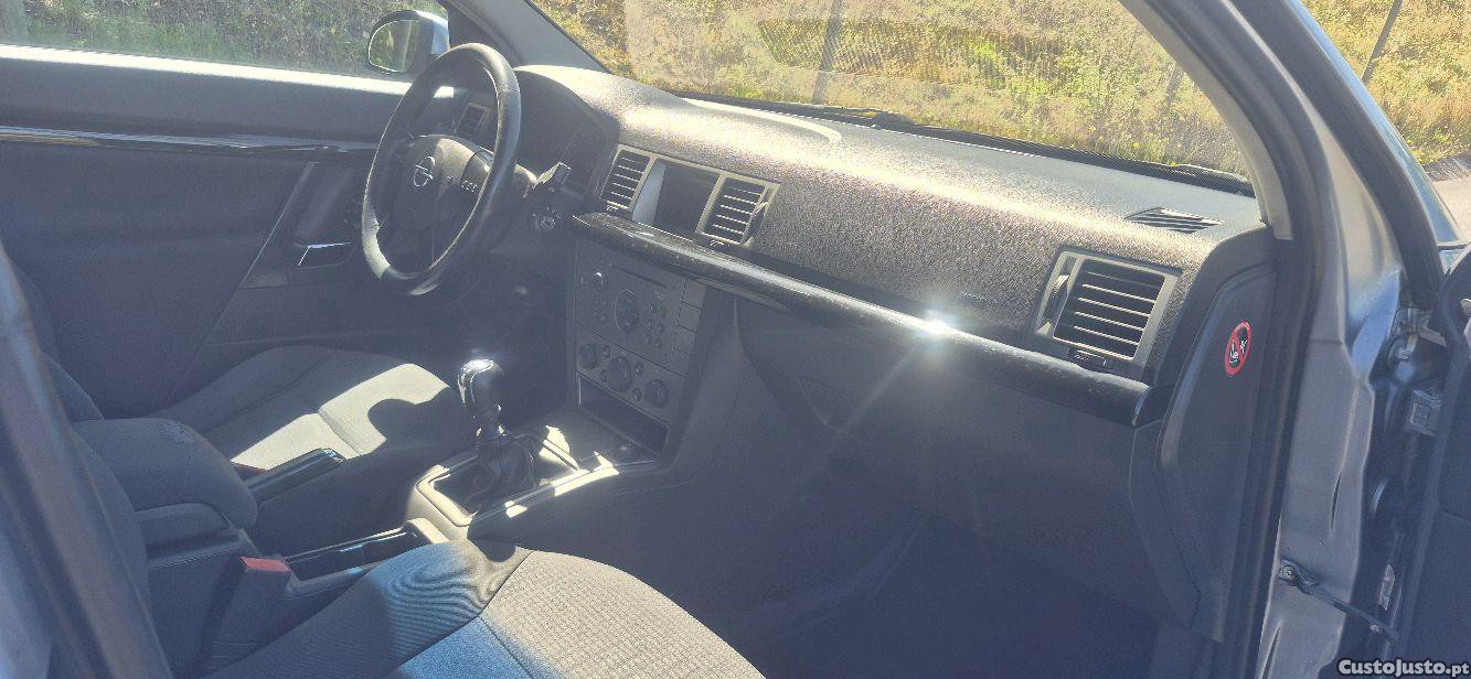 Opel Signum 2.2 DTi — fotografia 3