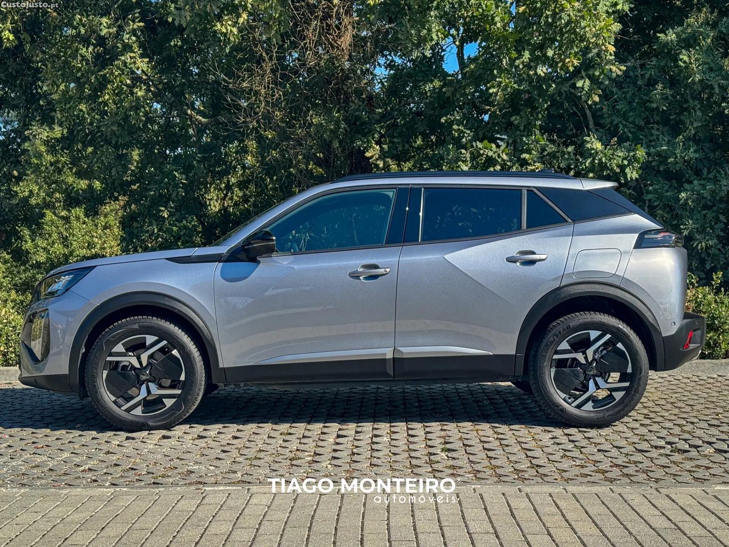 Peugeot 2008 1.2 Hybrid Allure e-DCS6 — fotografia 17