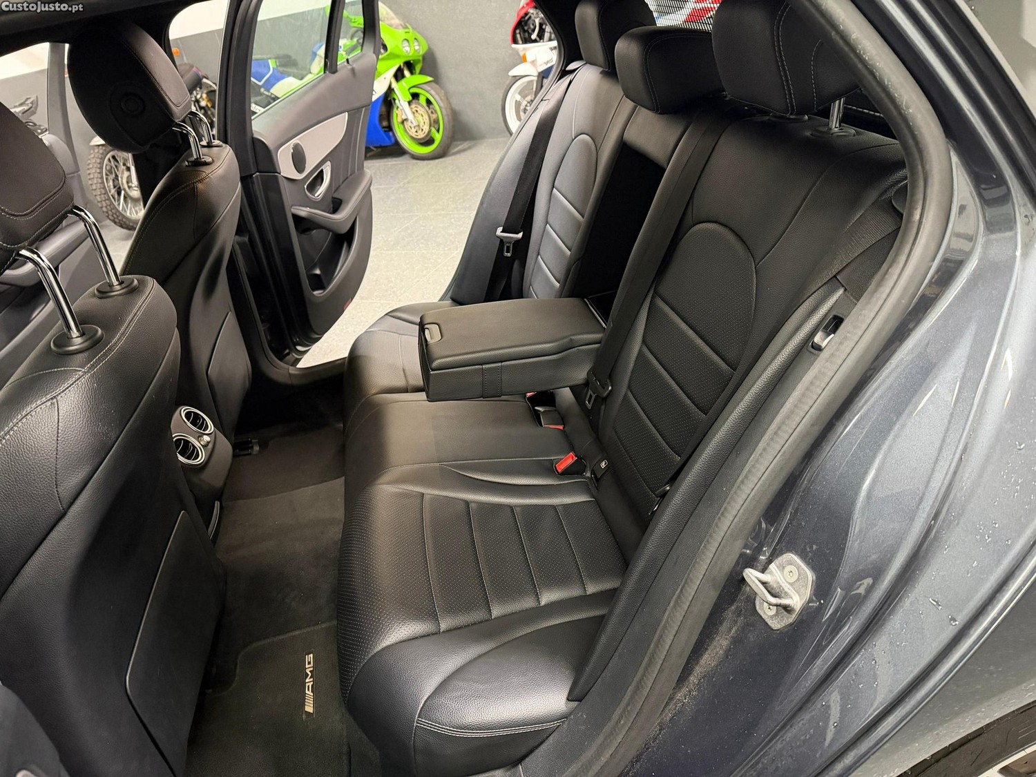 Mercedes-Benz C 300 h AMG Line — fotografia 7