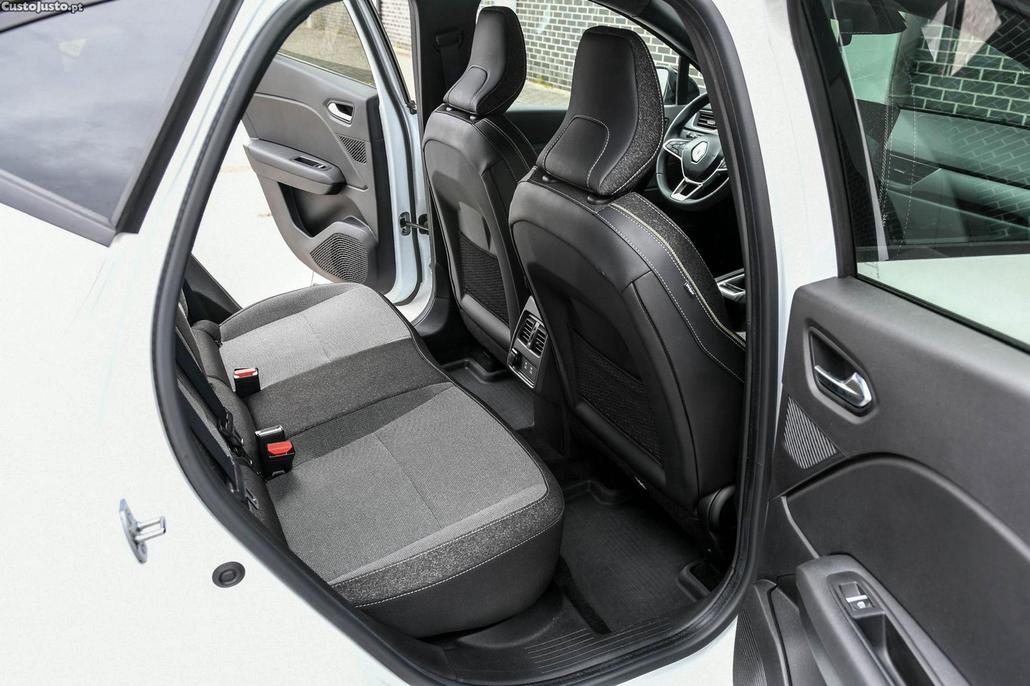 Renault Captur 1.0 TCe Techno — fotografia 18