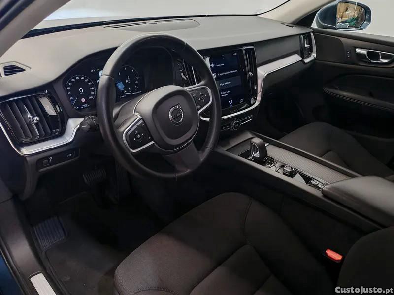 Volvo V60 2.0 B4 Momentum Gear — fotografia 17