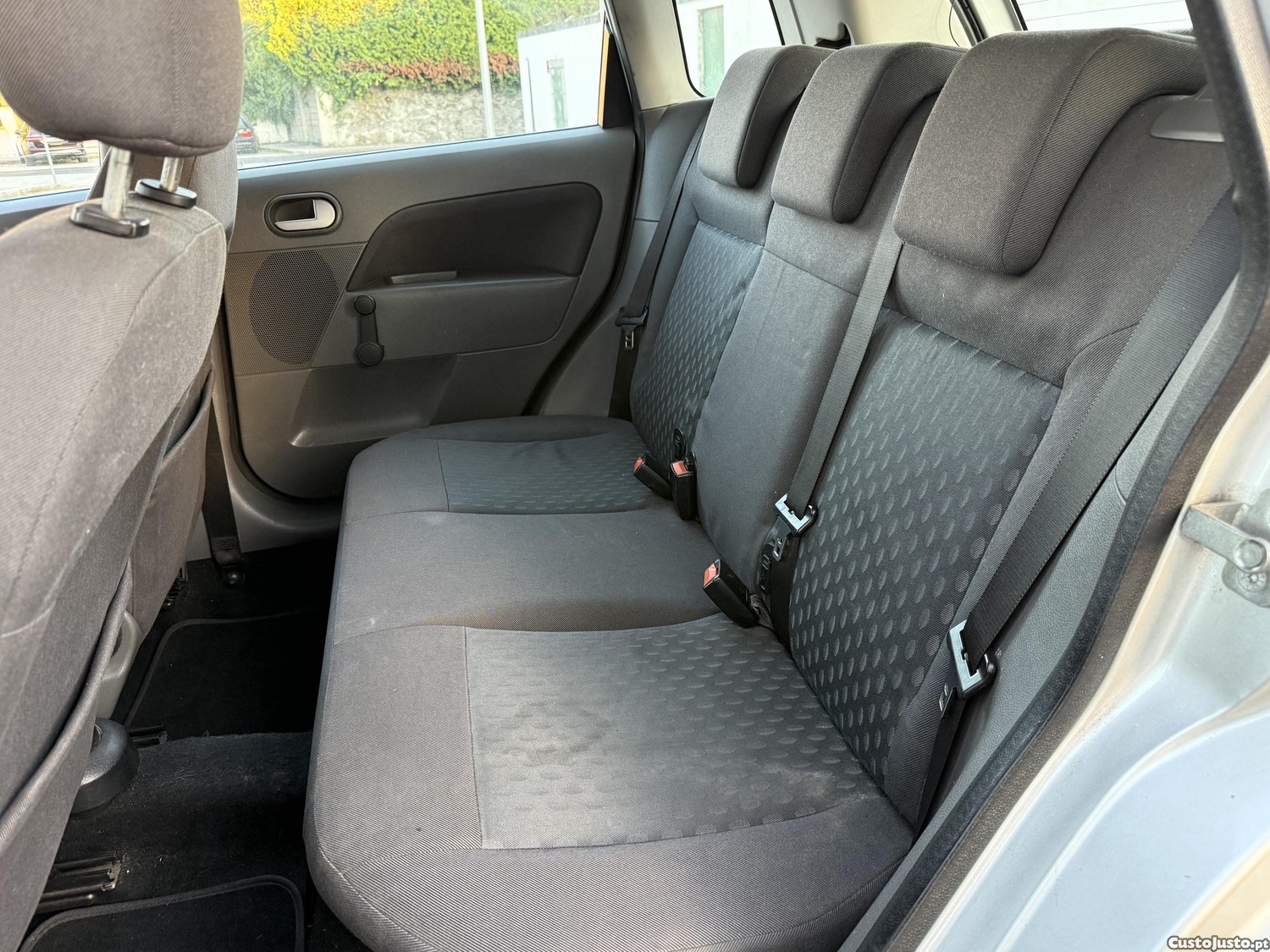 Ford Fiesta 1.2 i — fotografia 3