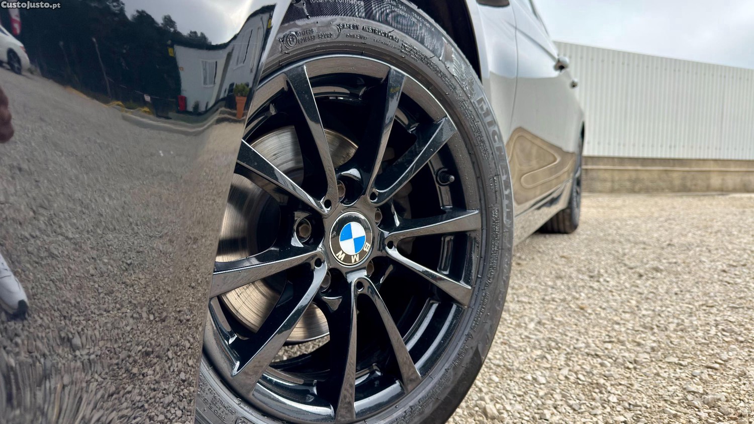 BMW 320 d EfficientDynamics Line Sport - Automática — fotografia 11