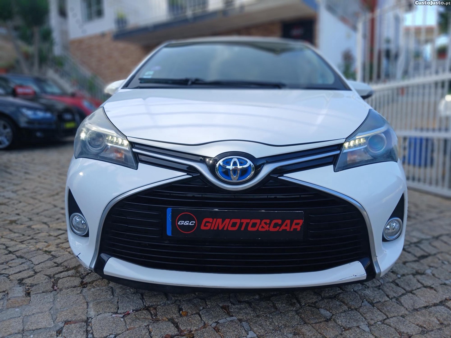 Toyota Yaris exclusive — photo 2