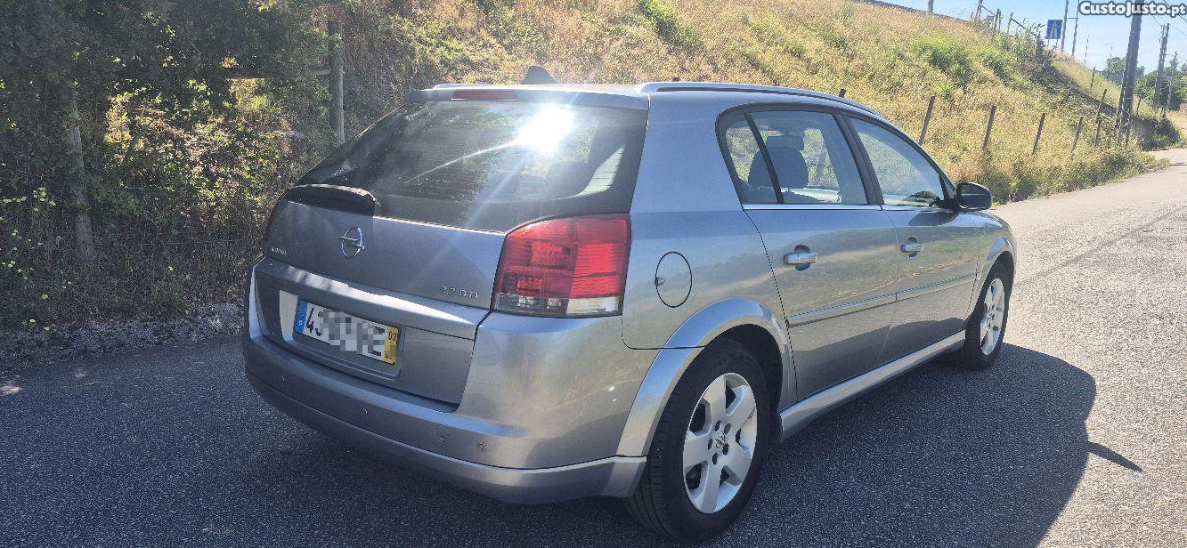 Opel Signum 2.2 DTi — fotografia 2
