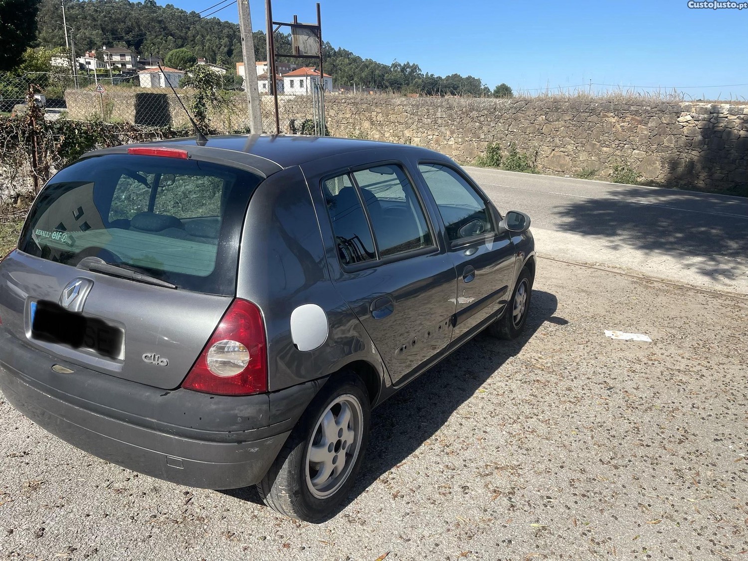 Renault Clio 1.2i — fotografia 4