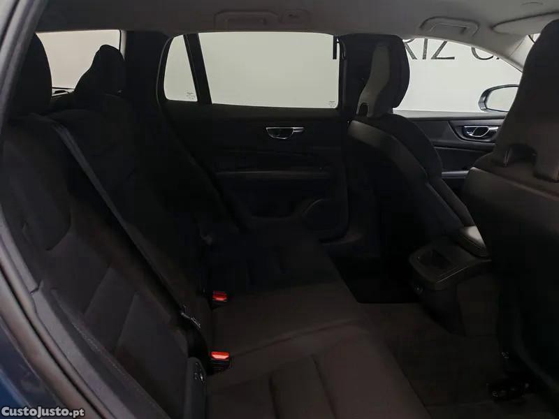 Volvo V60 2.0 B4 Momentum Gear — fotografia 14