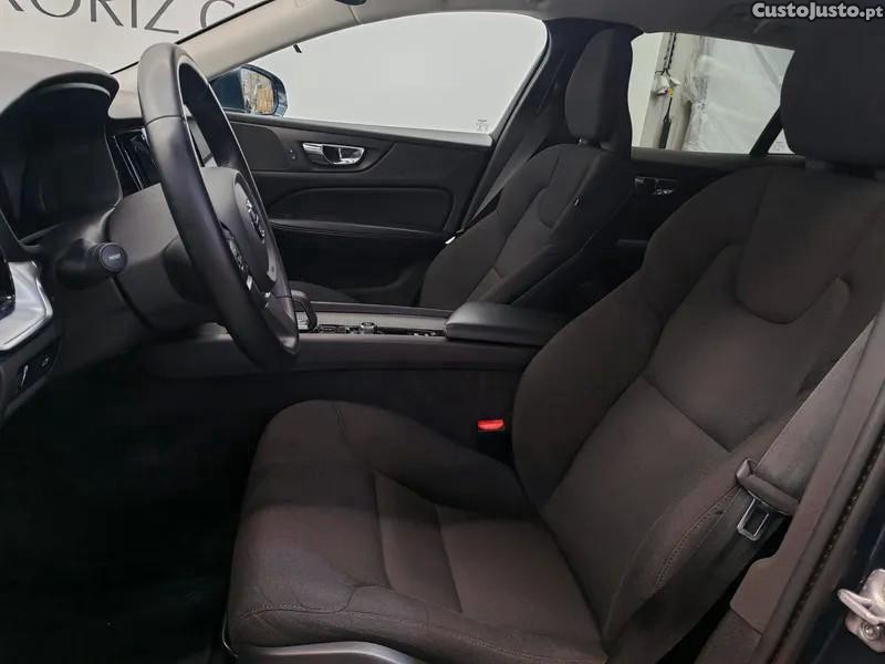 Volvo V60 2.0 B4 Momentum Gear — fotografia 18