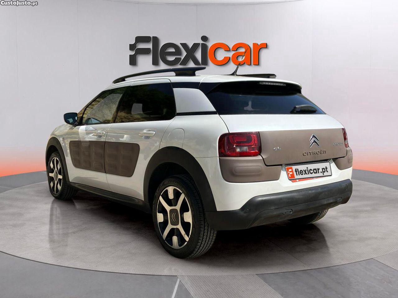 Citroën C4 Cactus 1.2 PureTech Shine — fotografia 15