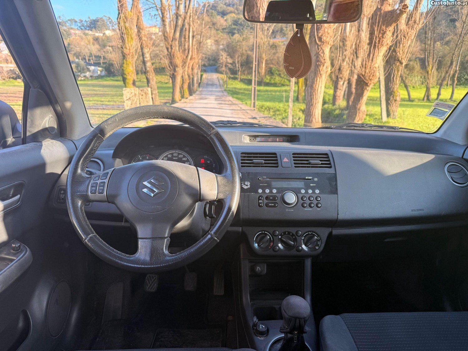 Suzuki Swift 1.3 DDiS GL — fotografia 3