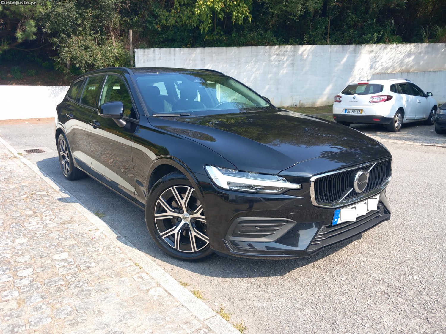 Volvo V60 2.0 D4 Momentum Geartronic — photo 2