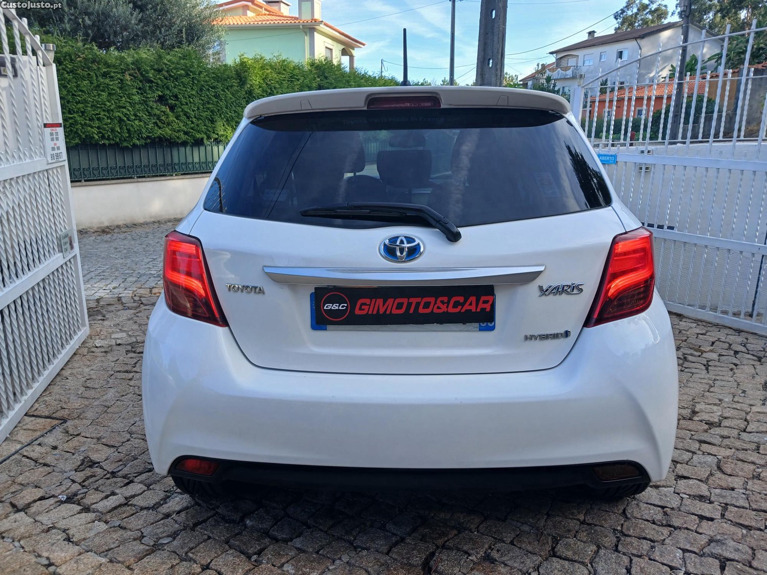 Toyota Yaris exclusive — photo 3