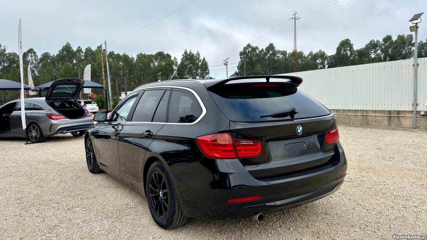 BMW 320 d EfficientDynamics Line Sport - Automática — fotografia 6