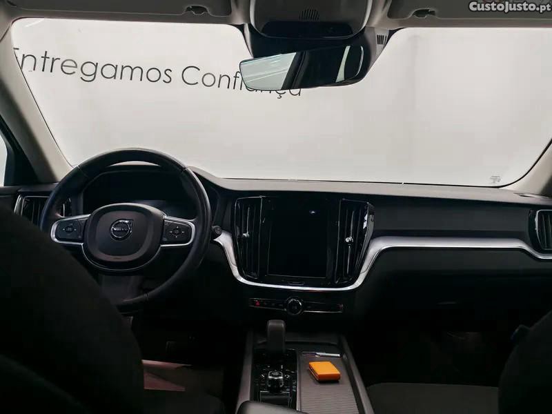 Volvo V60 2.0 B4 Momentum Gear — fotografia 13