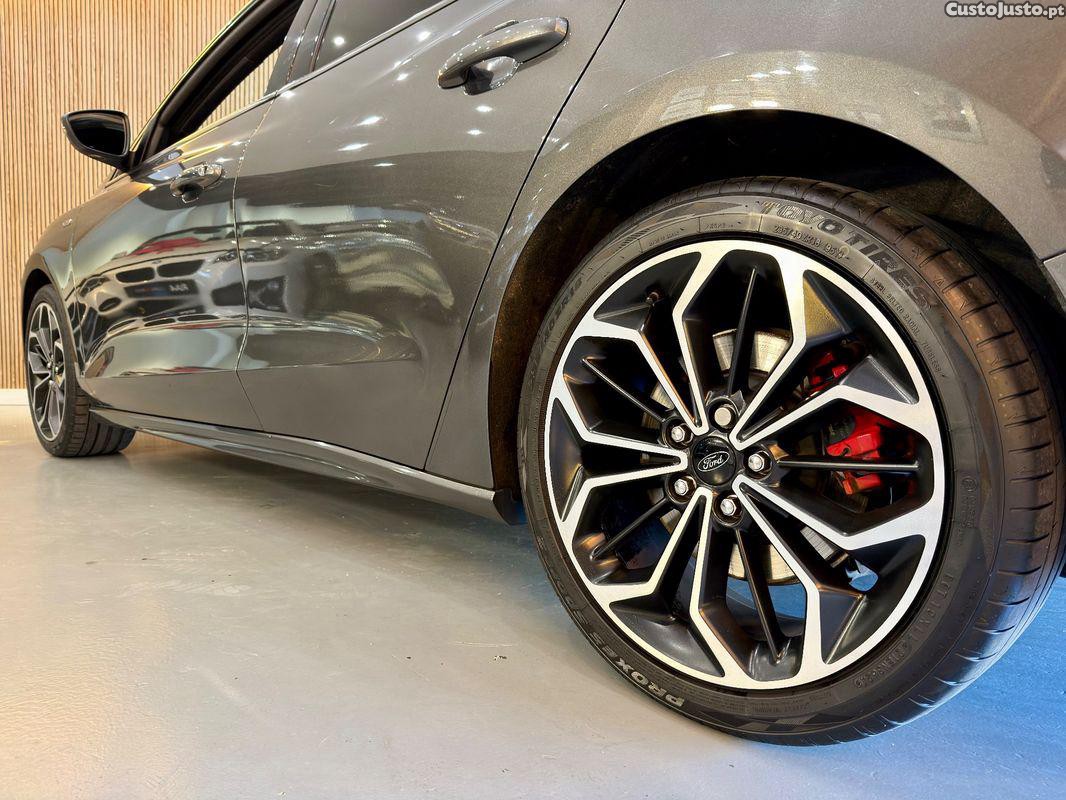 Ford Focus SW 1.0 EcoBoost ST-Line Aut. — fotografia 2