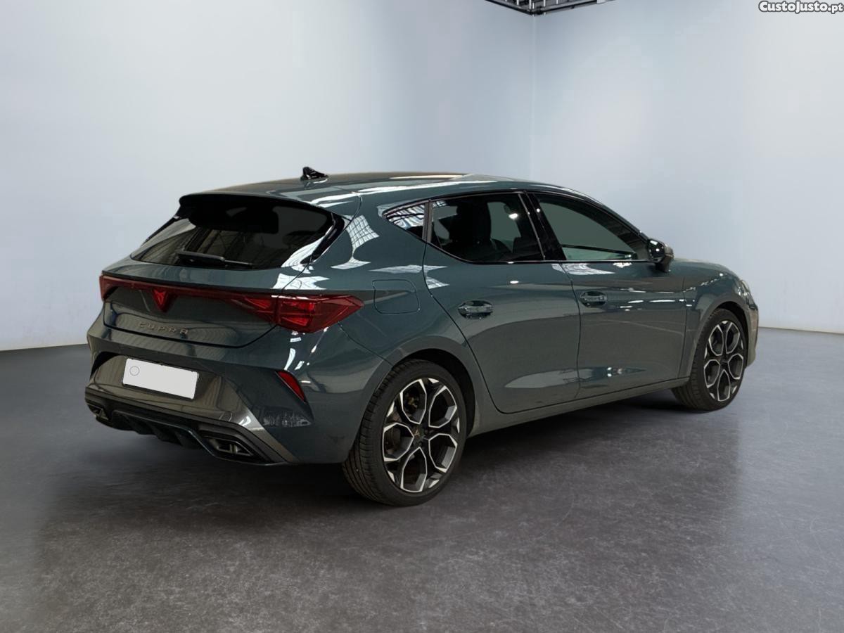 CUPRA Leon 1.5 e-Hybrid DSG — fotografia 8