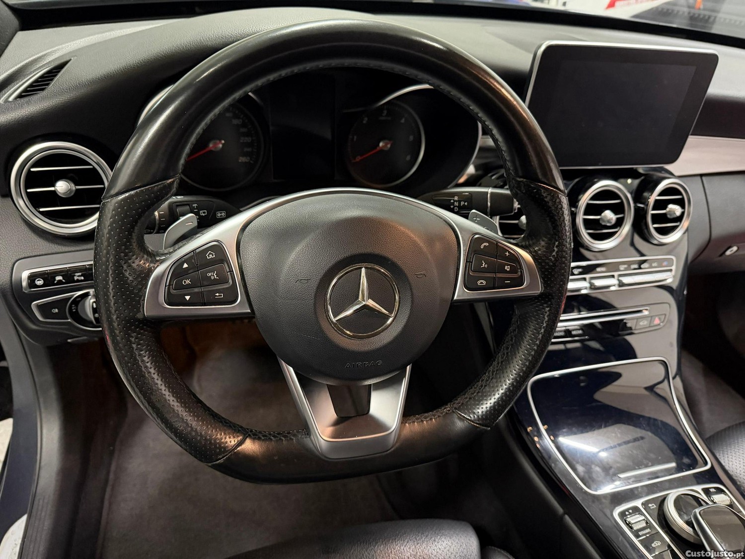Mercedes-Benz C 300 h AMG Line — fotografia 14