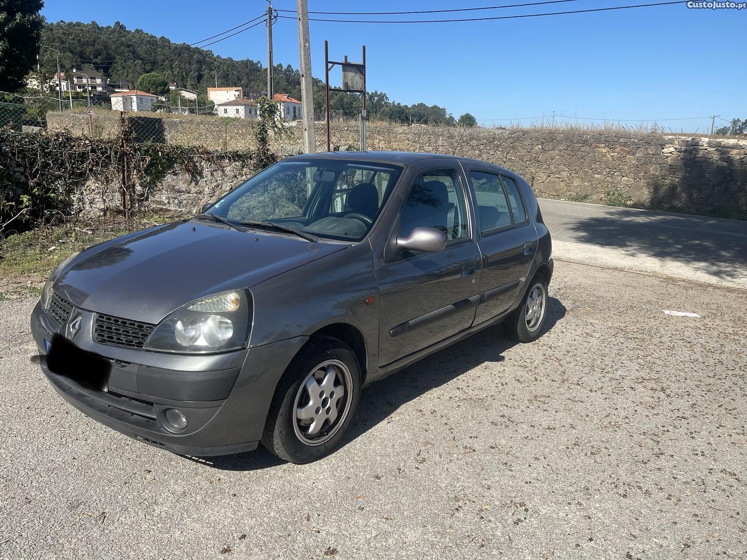 Renault Clio 1.2i — fotografia 8