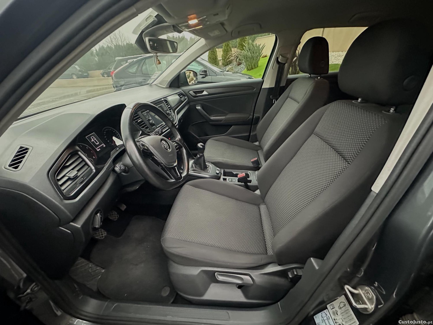 Volkswagen T-Roc 1.0 tsi — fotografia 2
