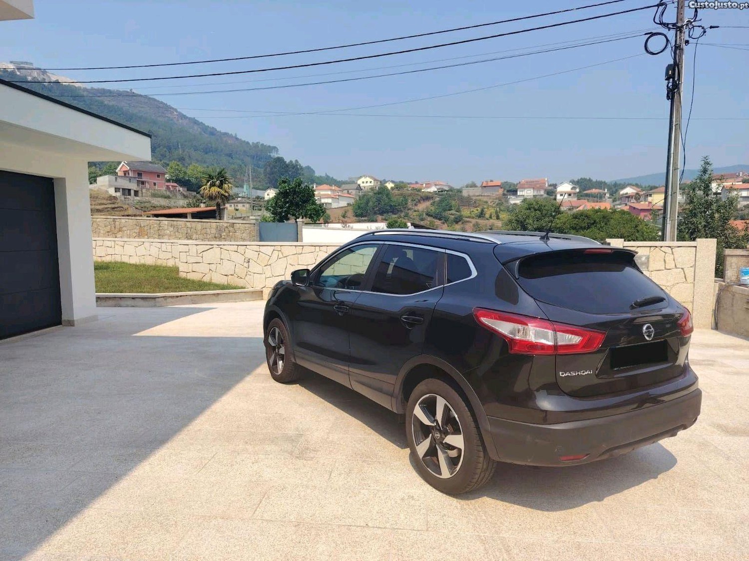 Nissan Qashqai j11 com câmeras 360º e teto panorâmico — fotografia 6
