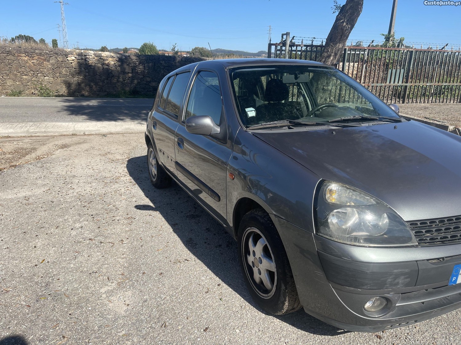 Renault Clio 1.2i — fotografia 5