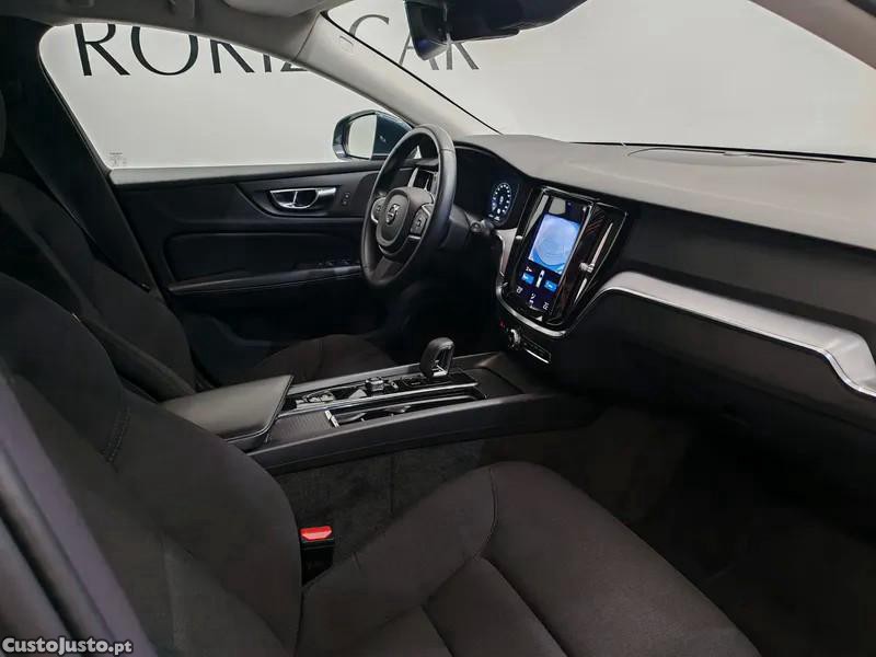 Volvo V60 2.0 B4 Momentum Gear — fotografia 16