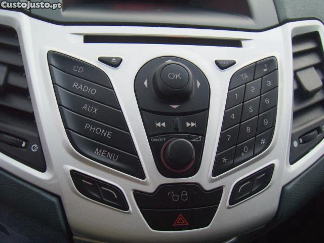 Ford Fiesta 1.4 Tdci  Titanium - 10 foto 4