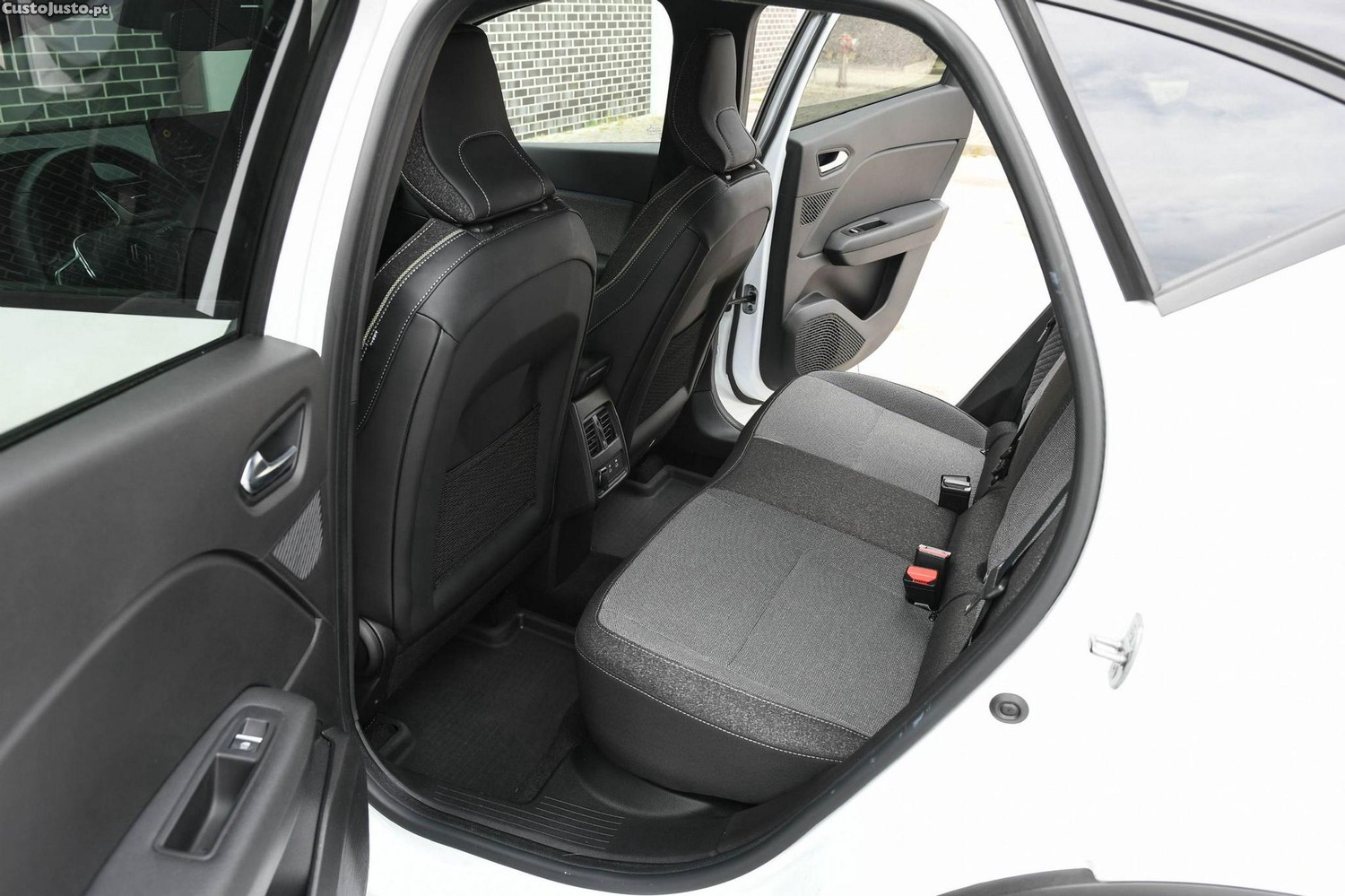 Renault Captur 1.0 TCe Techno — fotografia 17
