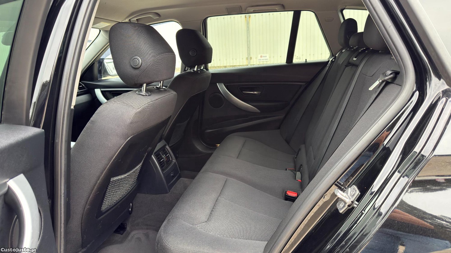 BMW 320 d EfficientDynamics Line Sport - Automática — fotografia 3