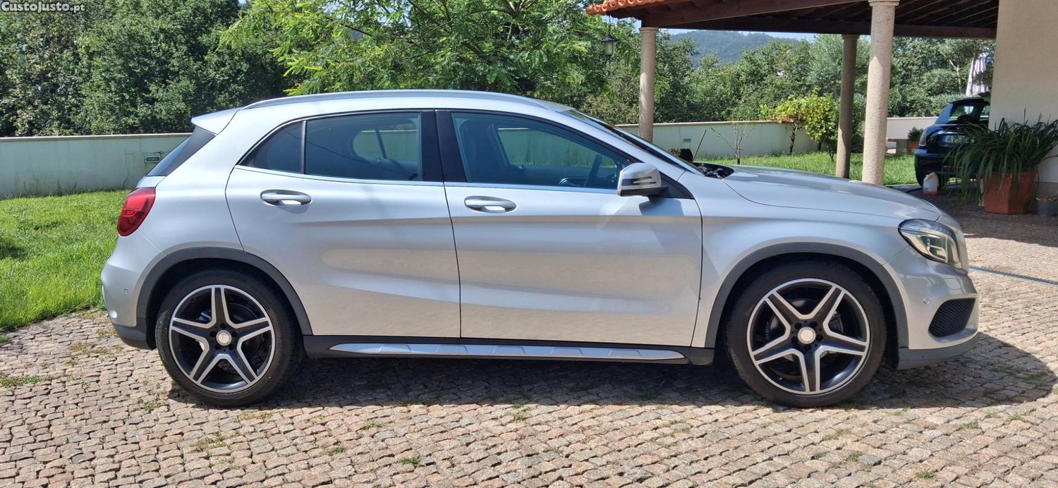Mercedes-Benz GLA 180 AMG — fotografia 7