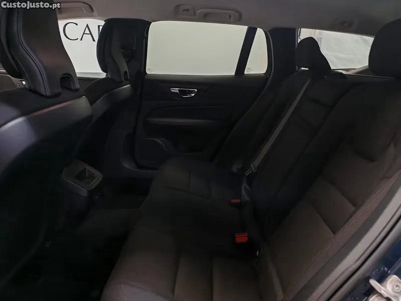 Volvo V60 2.0 B4 Momentum Gear — fotografia 15