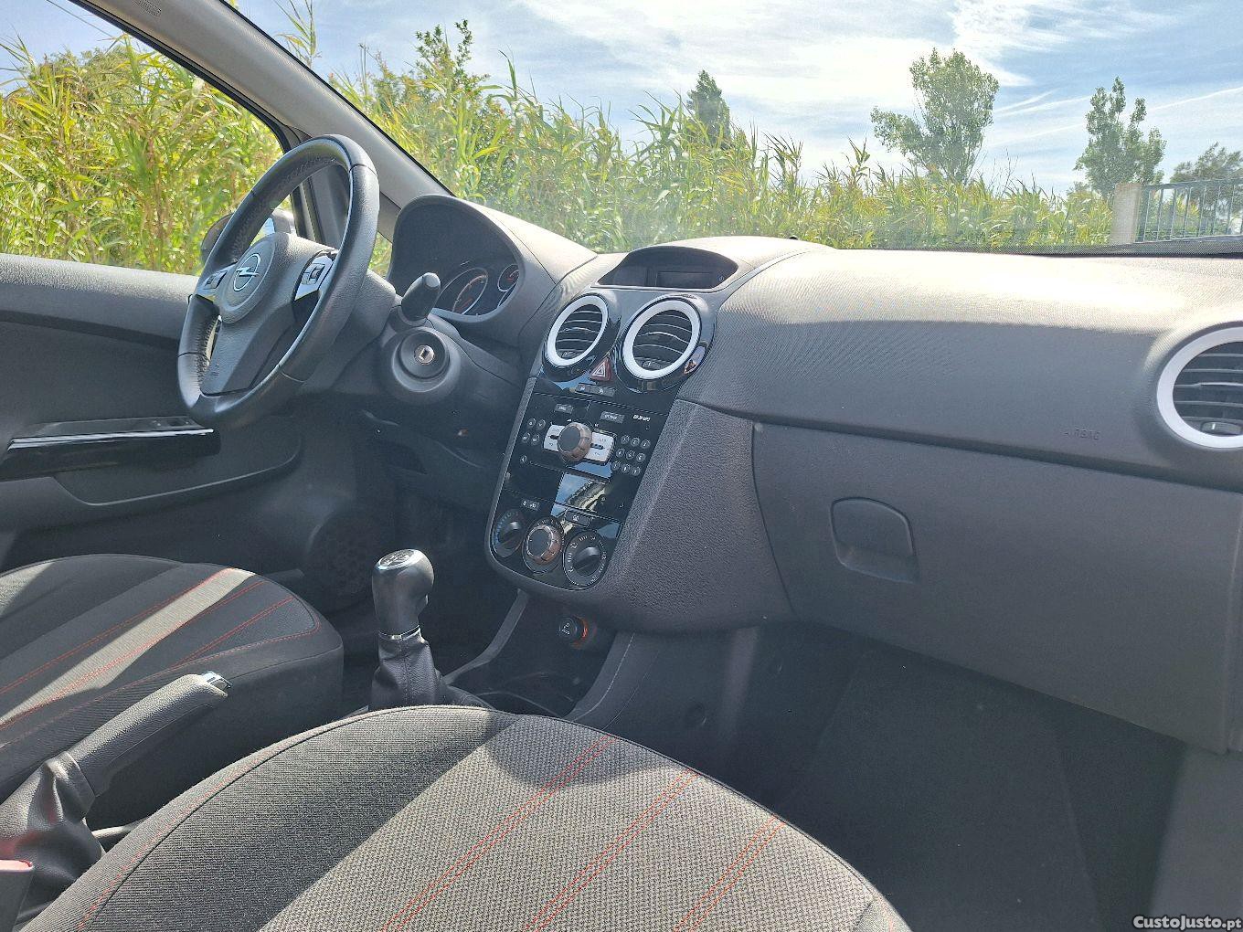 Opel Corsa D 1.3 CDTi Black Edition — fotografia 3