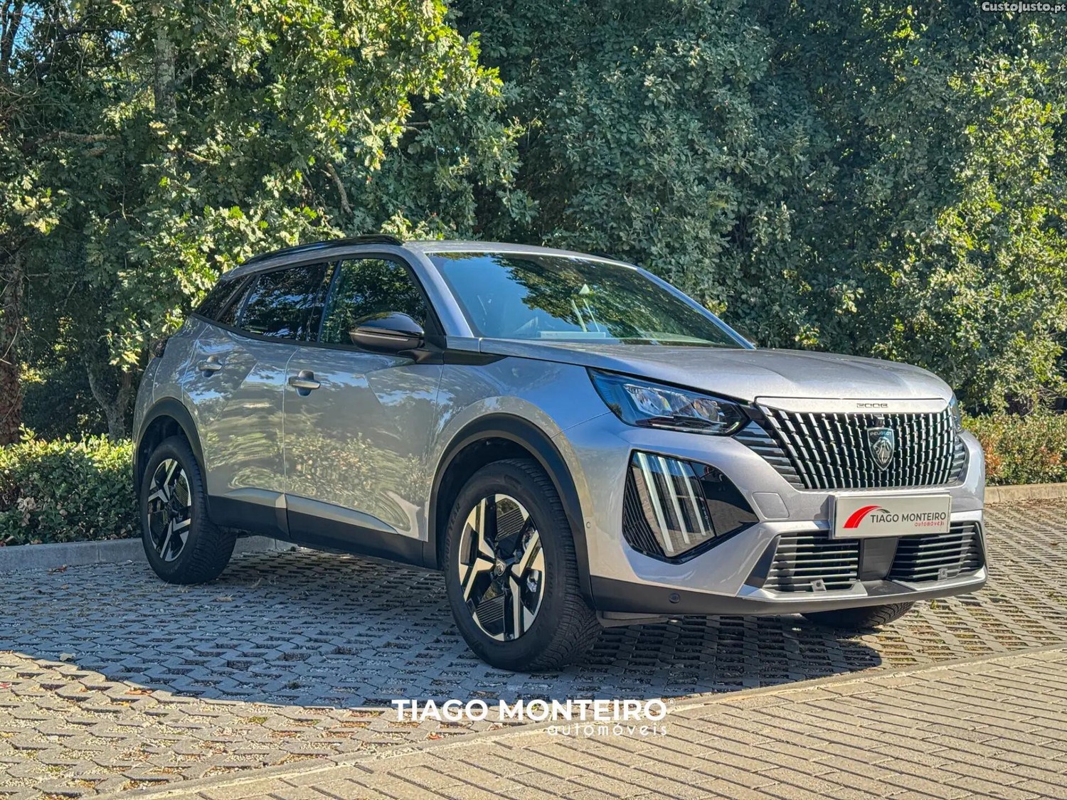 Peugeot 2008 1.2 Hybrid Allure e-DCS6 — fotografia 4